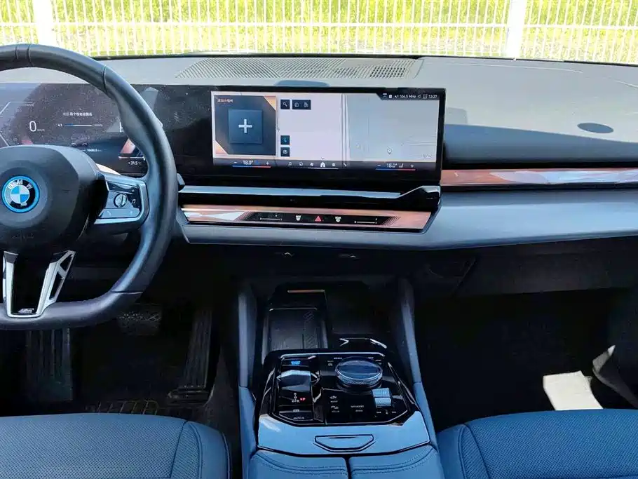 BMW i5