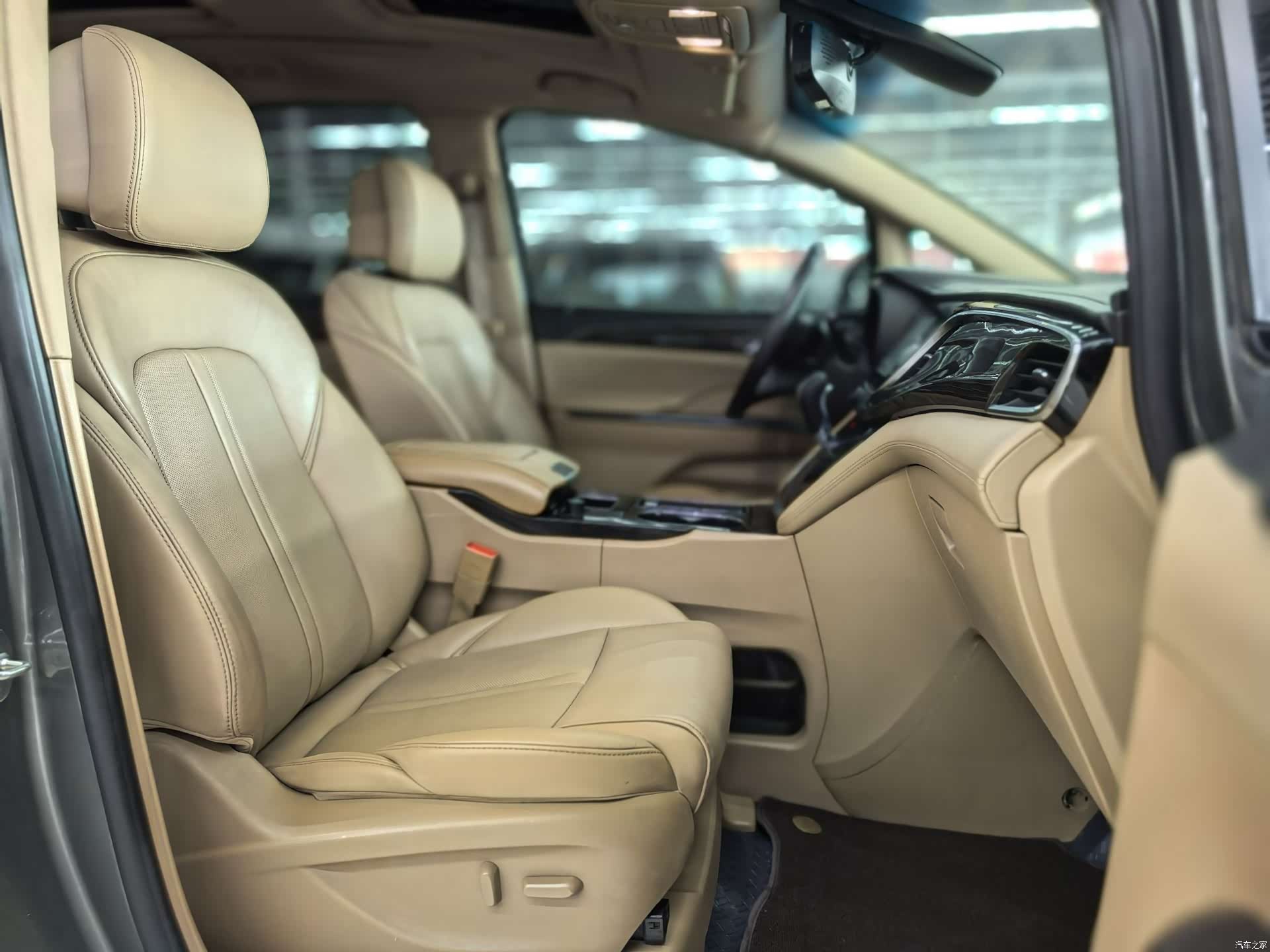 Buick GL8, 2019 18