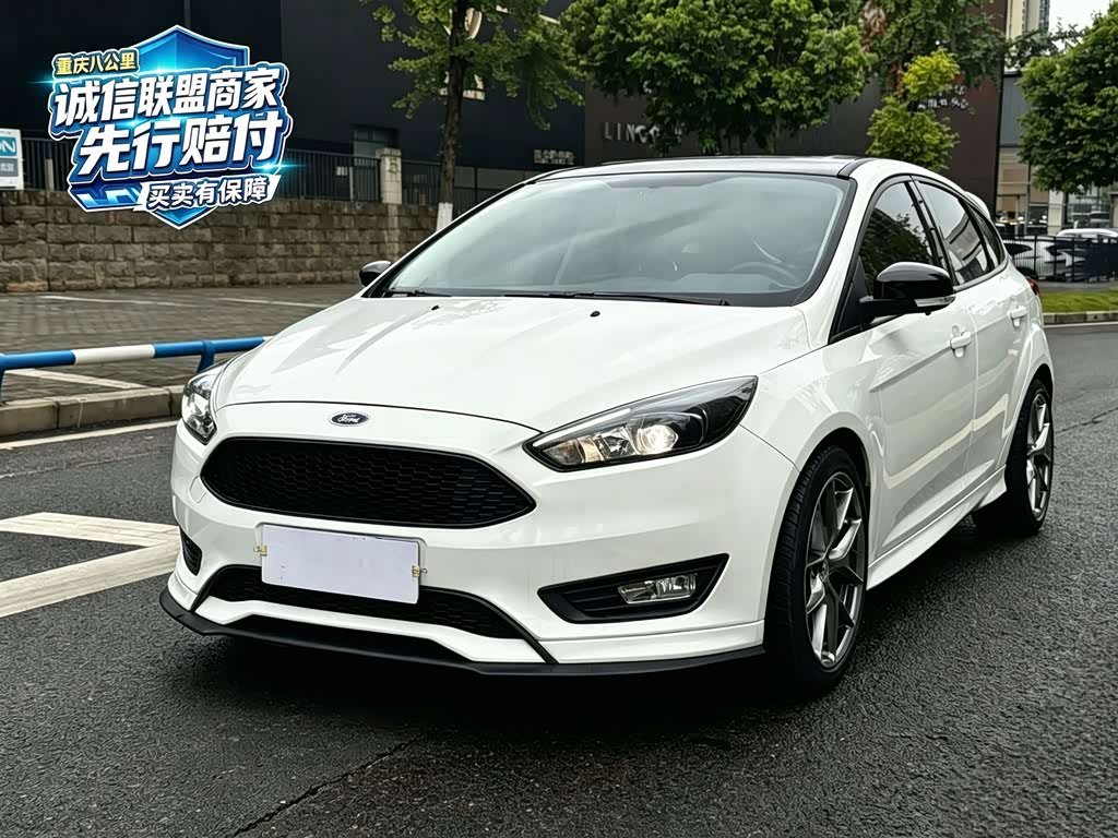 Ford Focus 2017 EcoBoost 180 AT Elite