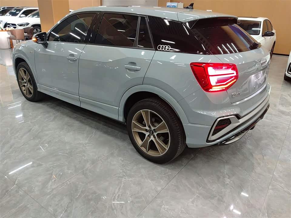 Audi Q2L