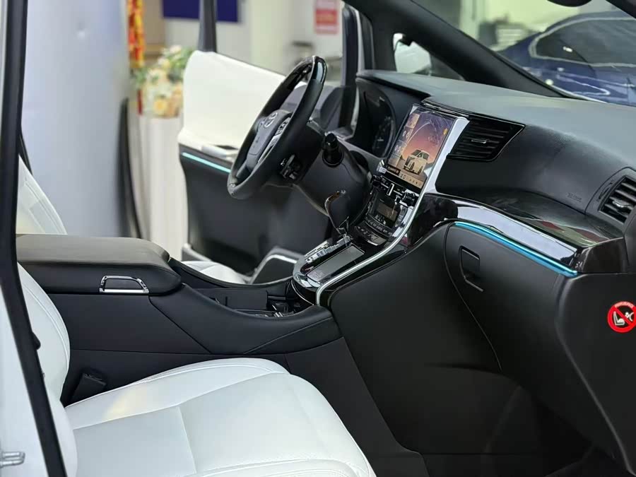 Toyota Alphard 2011, фото 6