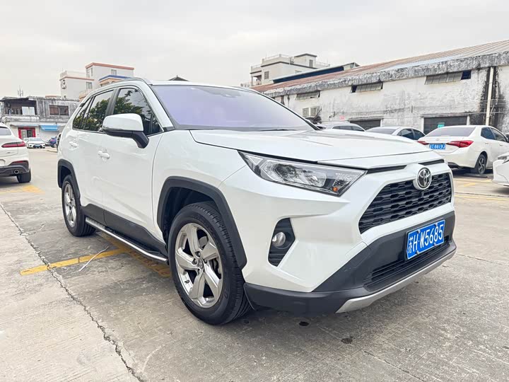 Toyota Rav4 5 поколение
