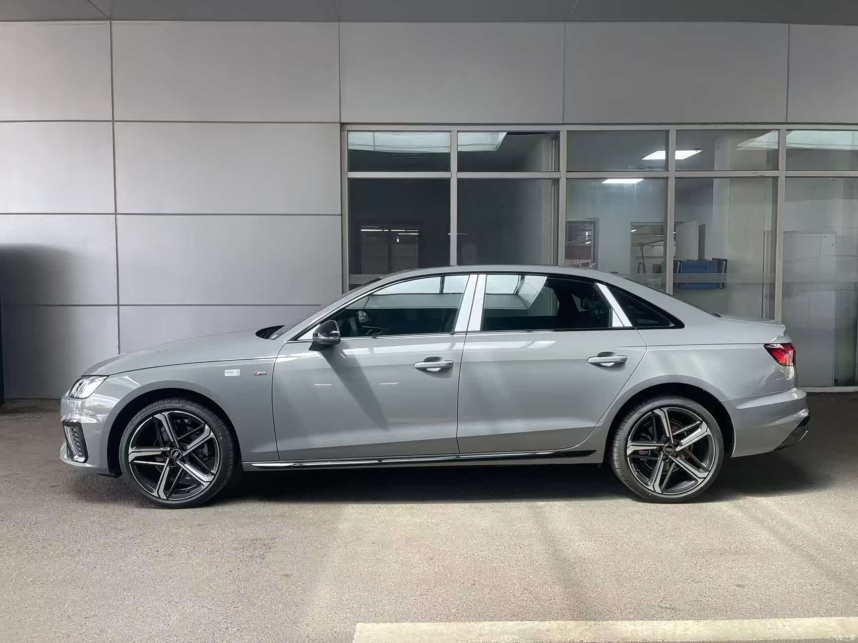 Audi A4L, 1900 2