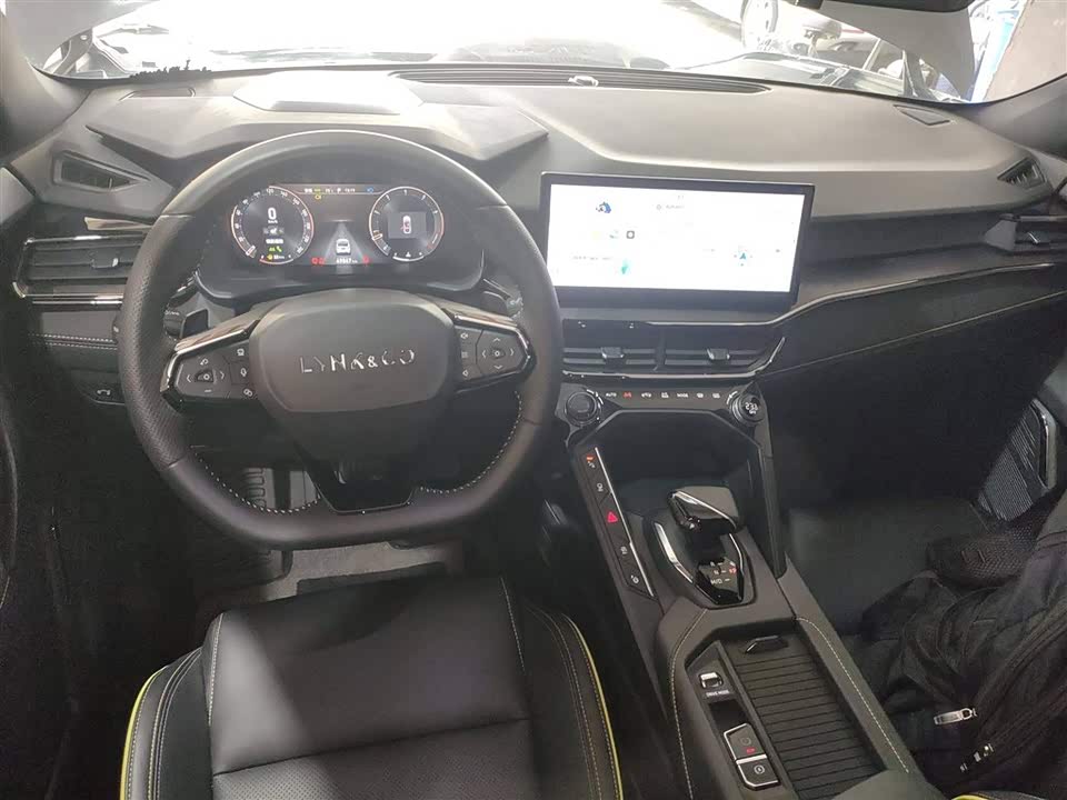 Lynk & Co 06 Lynk & Co 06