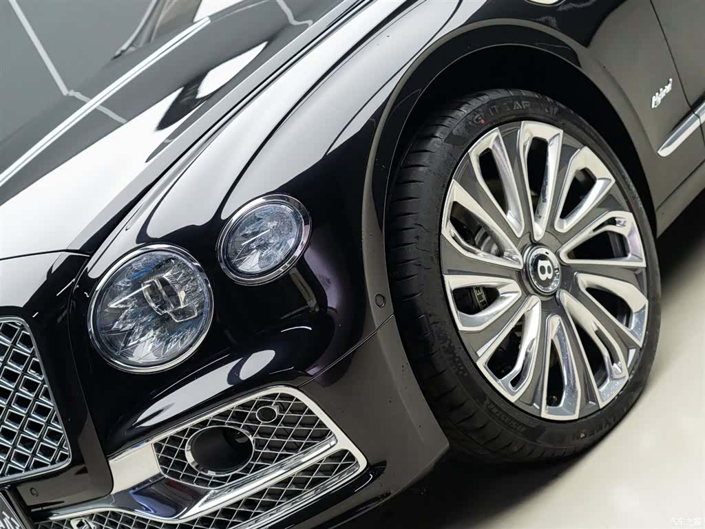 Bentley Flying Spur, 2022 3