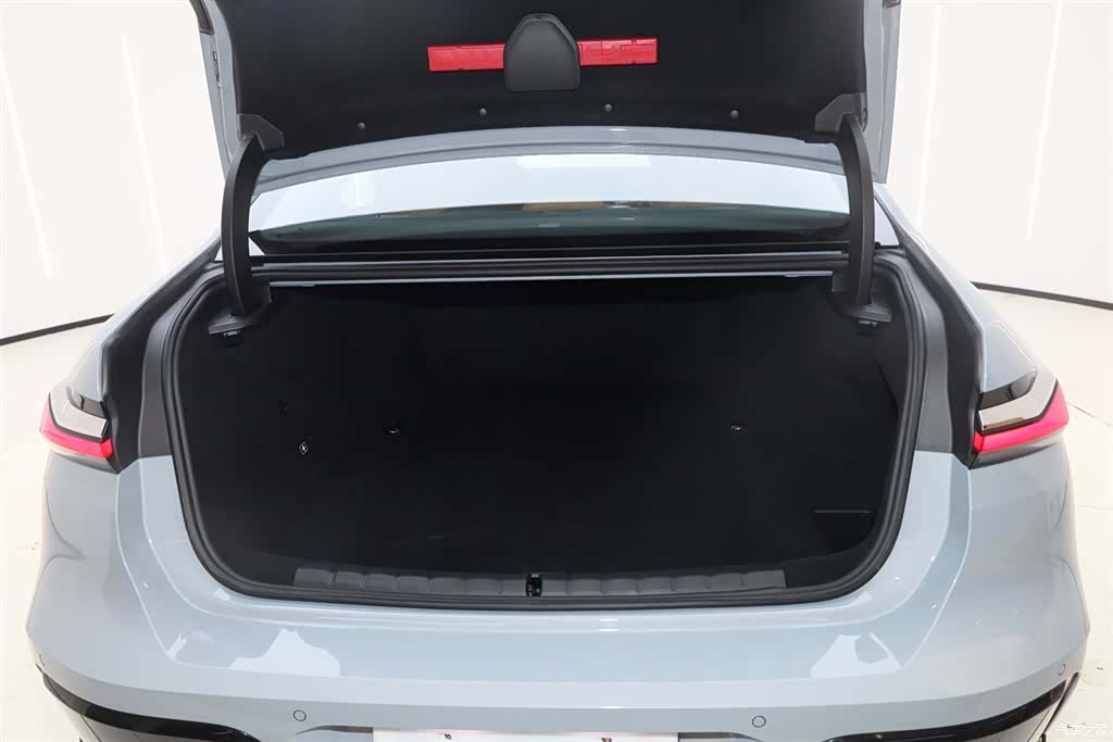 BMW i7, 2023 10