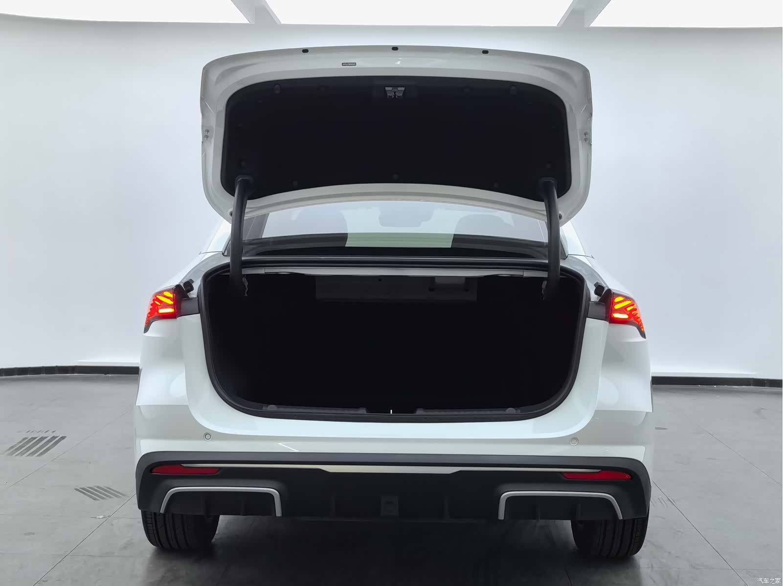 Geely Galaxy L6, 2024 12