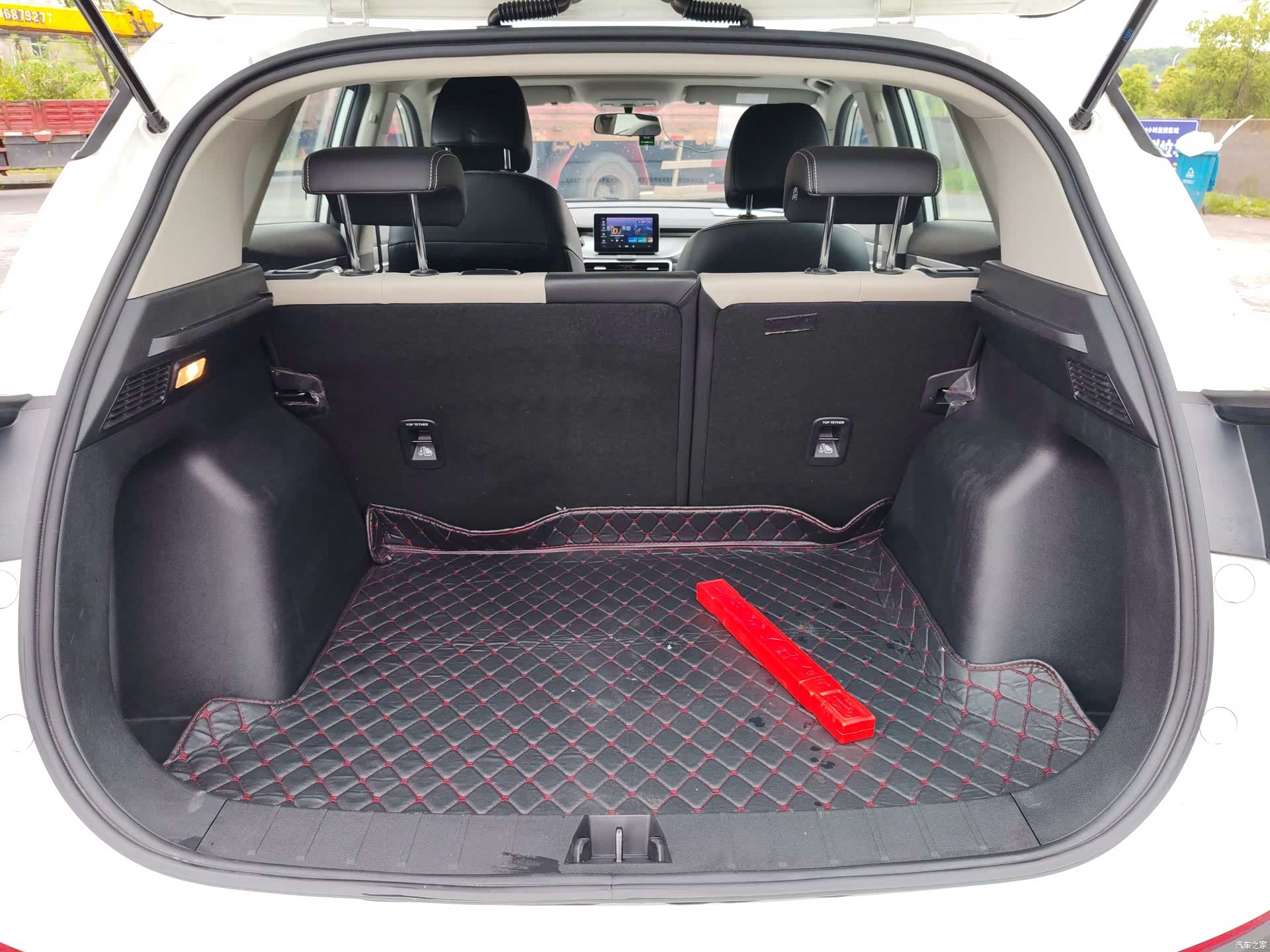 Geely Coolray, 2021 11