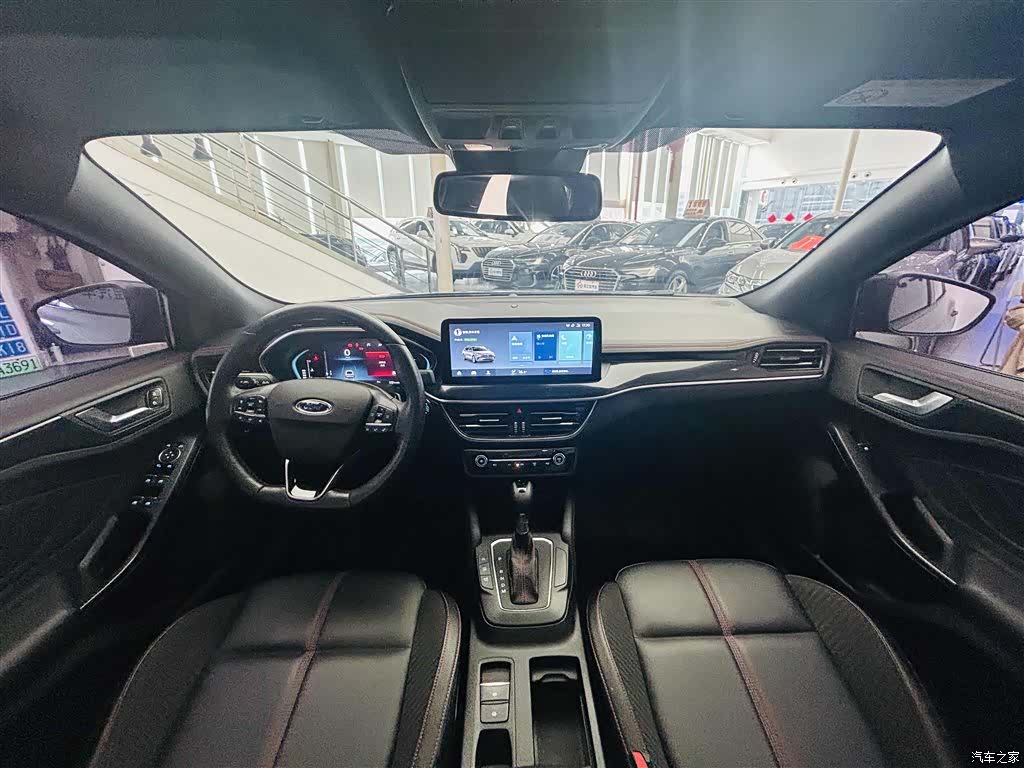 Ford Focus, 2023 14