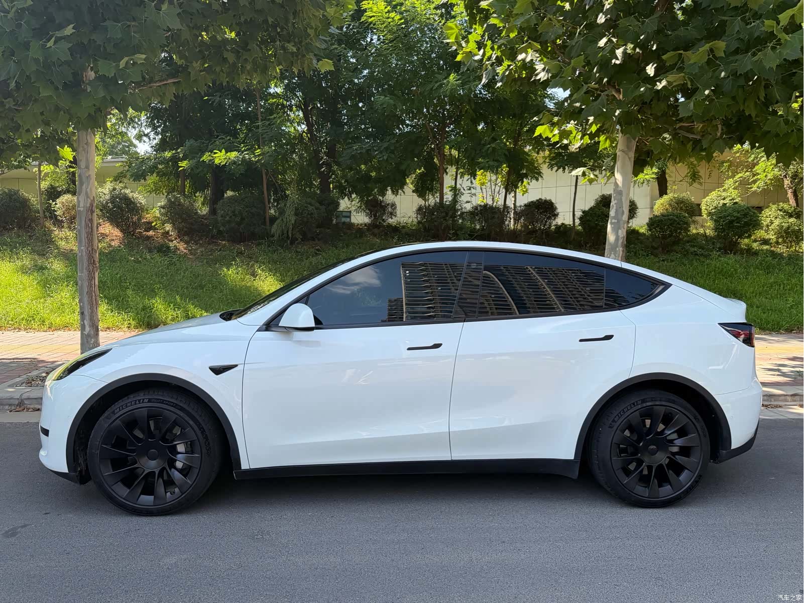 Tesla Model Y, 2023 21