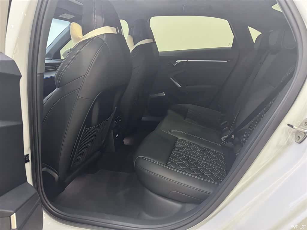 Audi Flying Spur, 2025 15