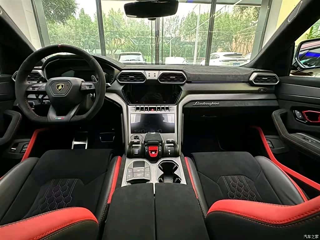 Lamborghini Urus, 2023 9