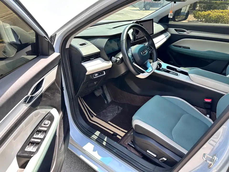 Geely Emgrand L HiP Geely Emgrand L HiP