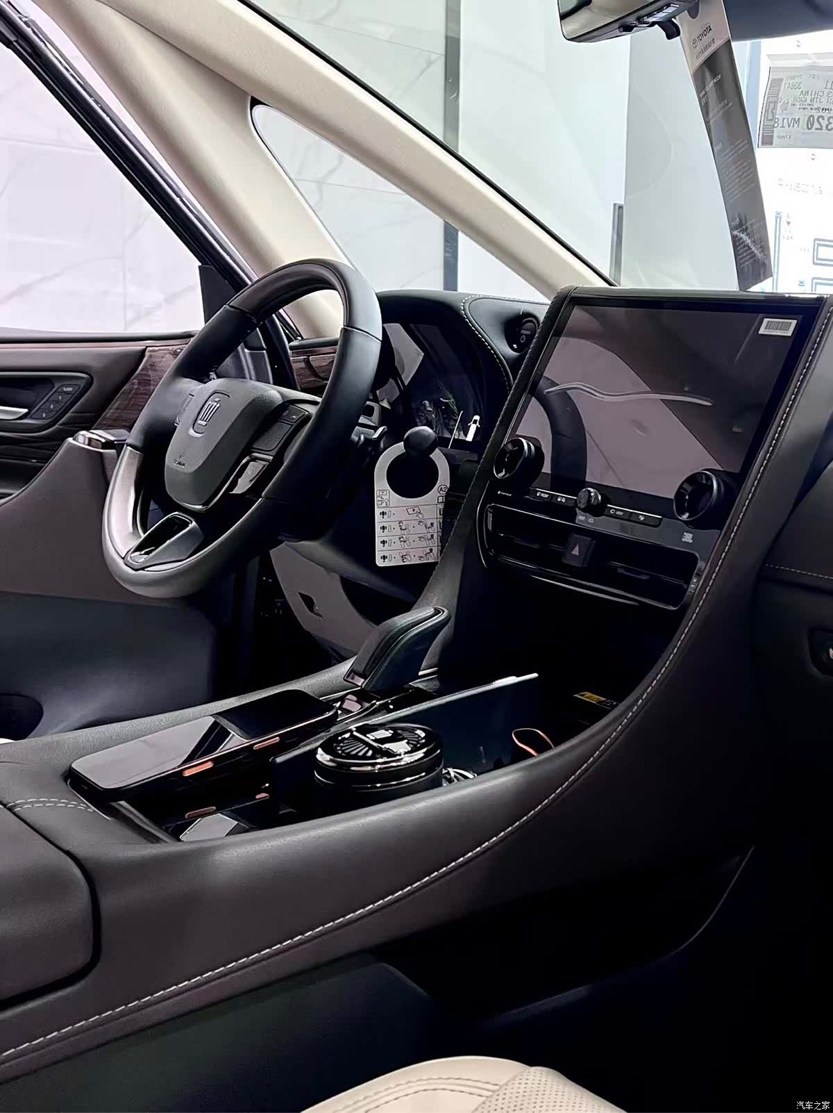 Toyota Vellfire, 1900 12