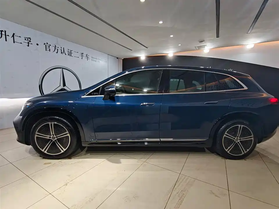 Mercedes-Benz EQS SUV