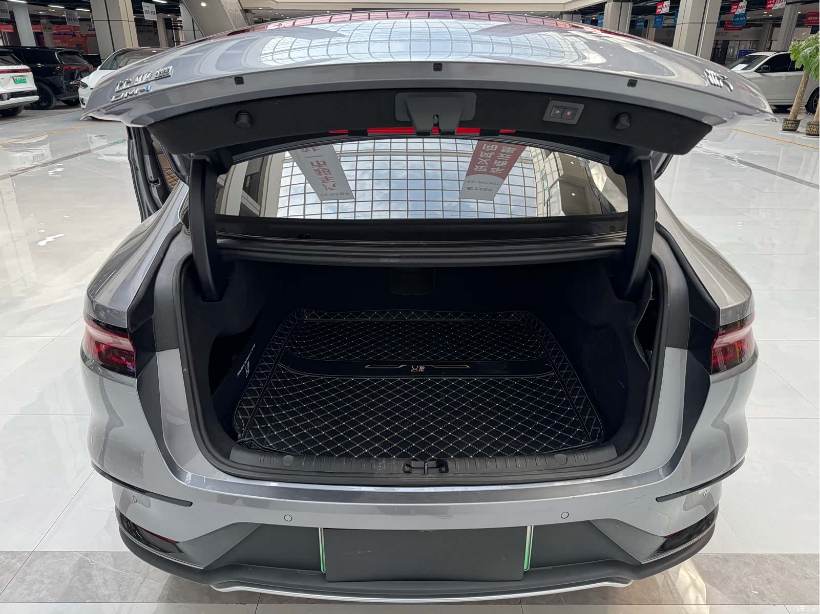 BYD Han, 2023 10