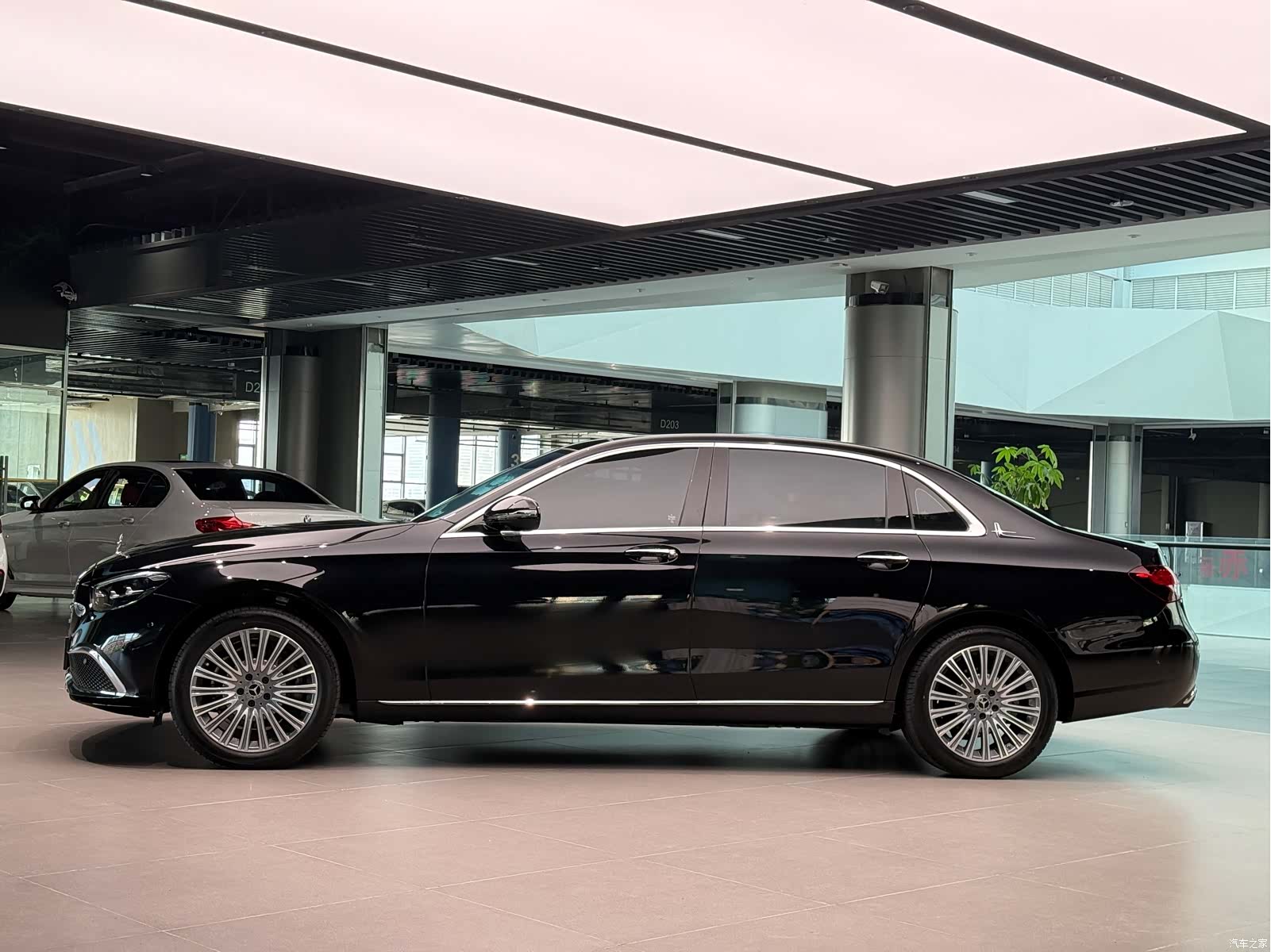 Mercedes-Benz E-Class, 2022 3