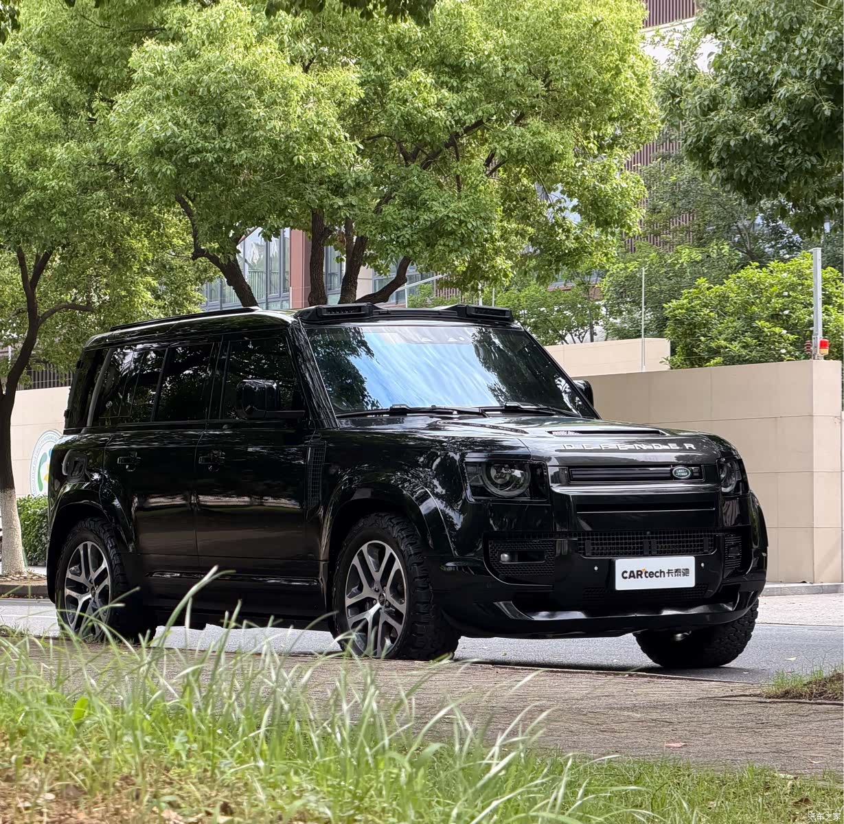 Land Rover Defender, 2024 2