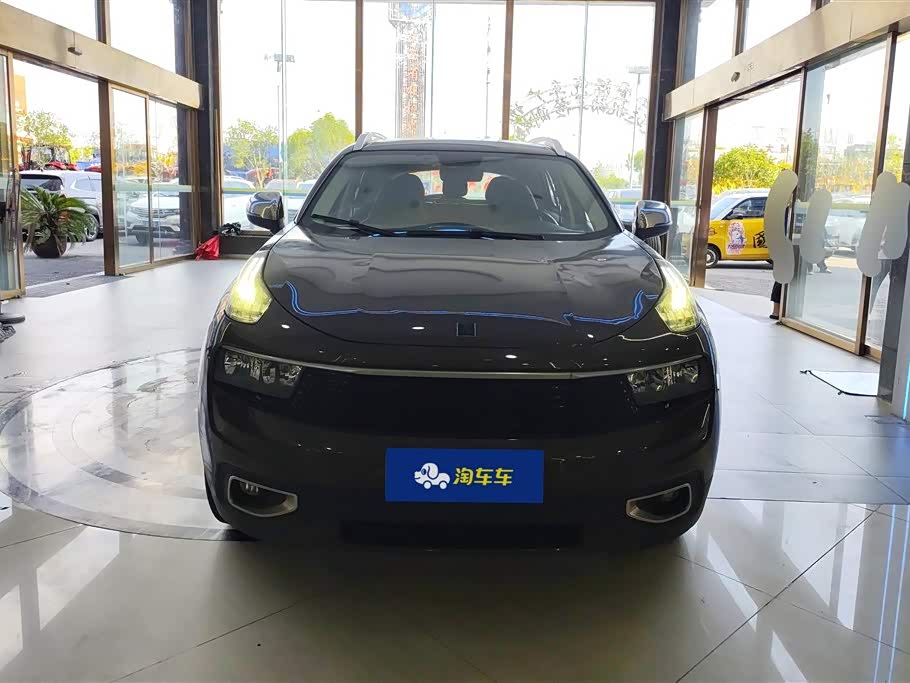 Lynk & Co 01