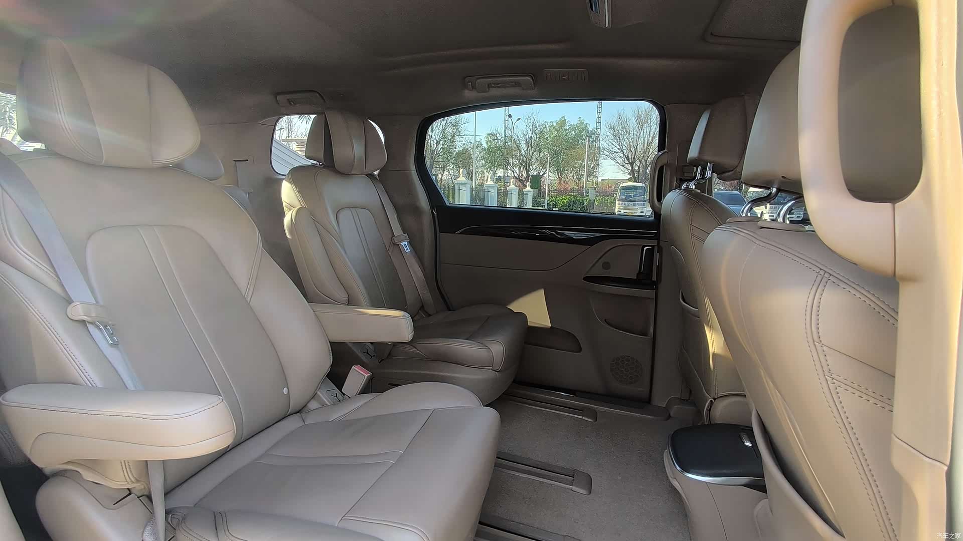 Buick GL8, 2017 26