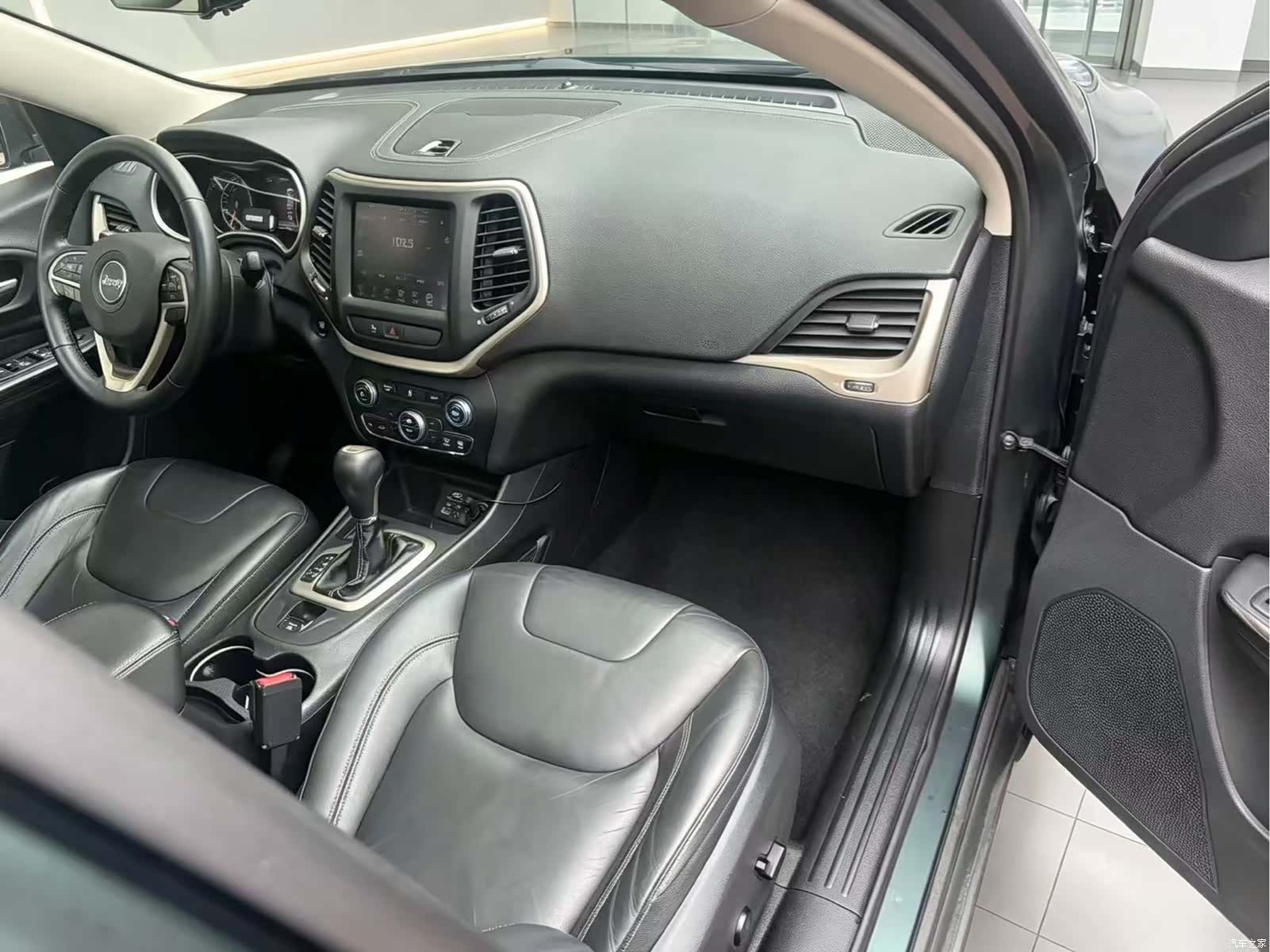 Jeep Cherokee, 2017 все фото