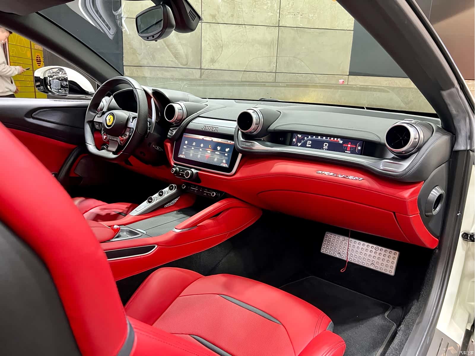 Ferrari GTC4Lus, 2018 17