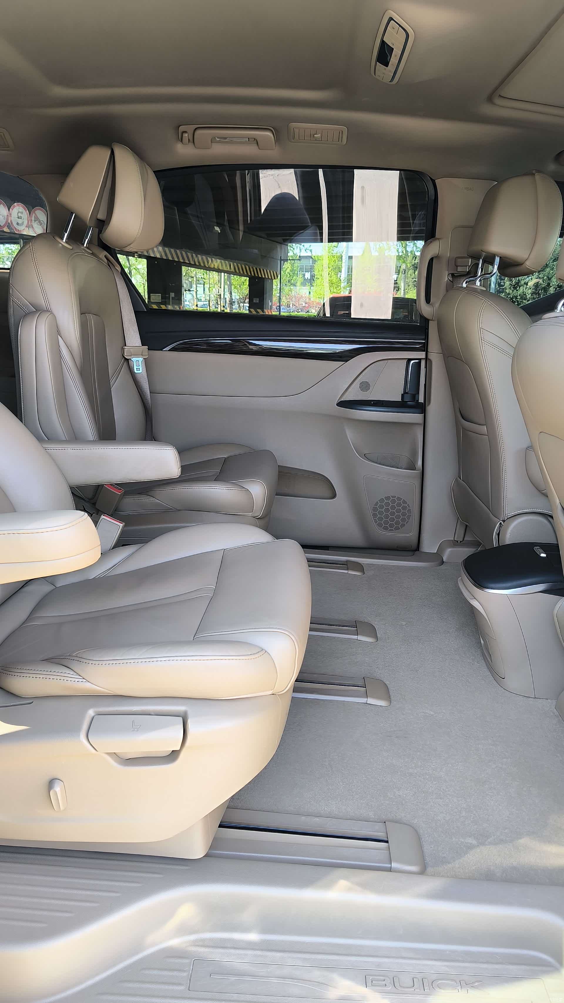 Buick GL8, 2017 9