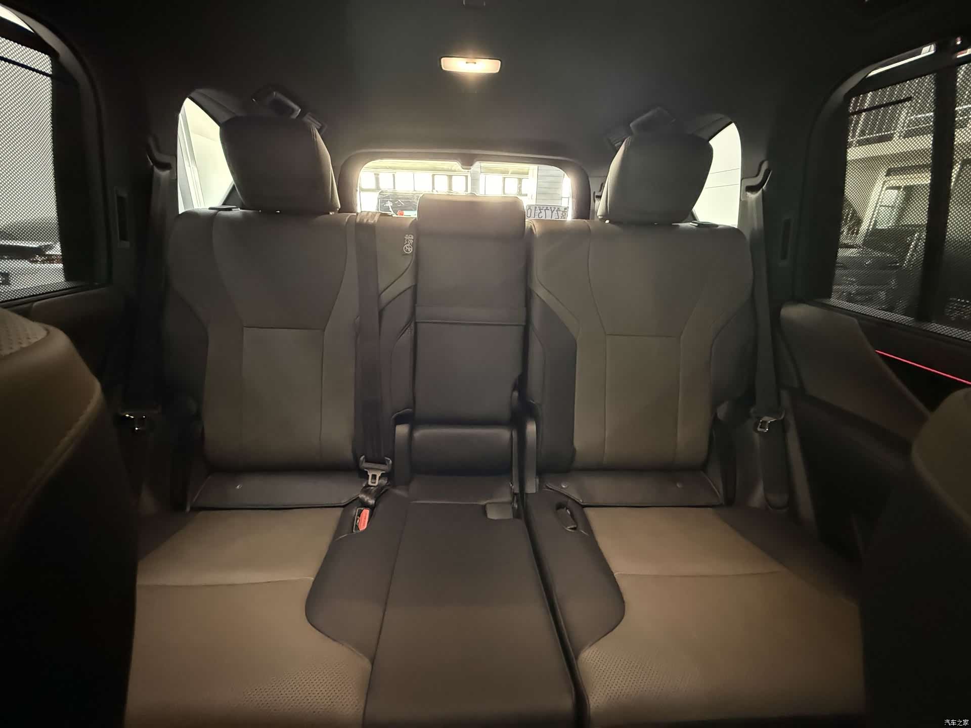 Lexus LX, 2025 12