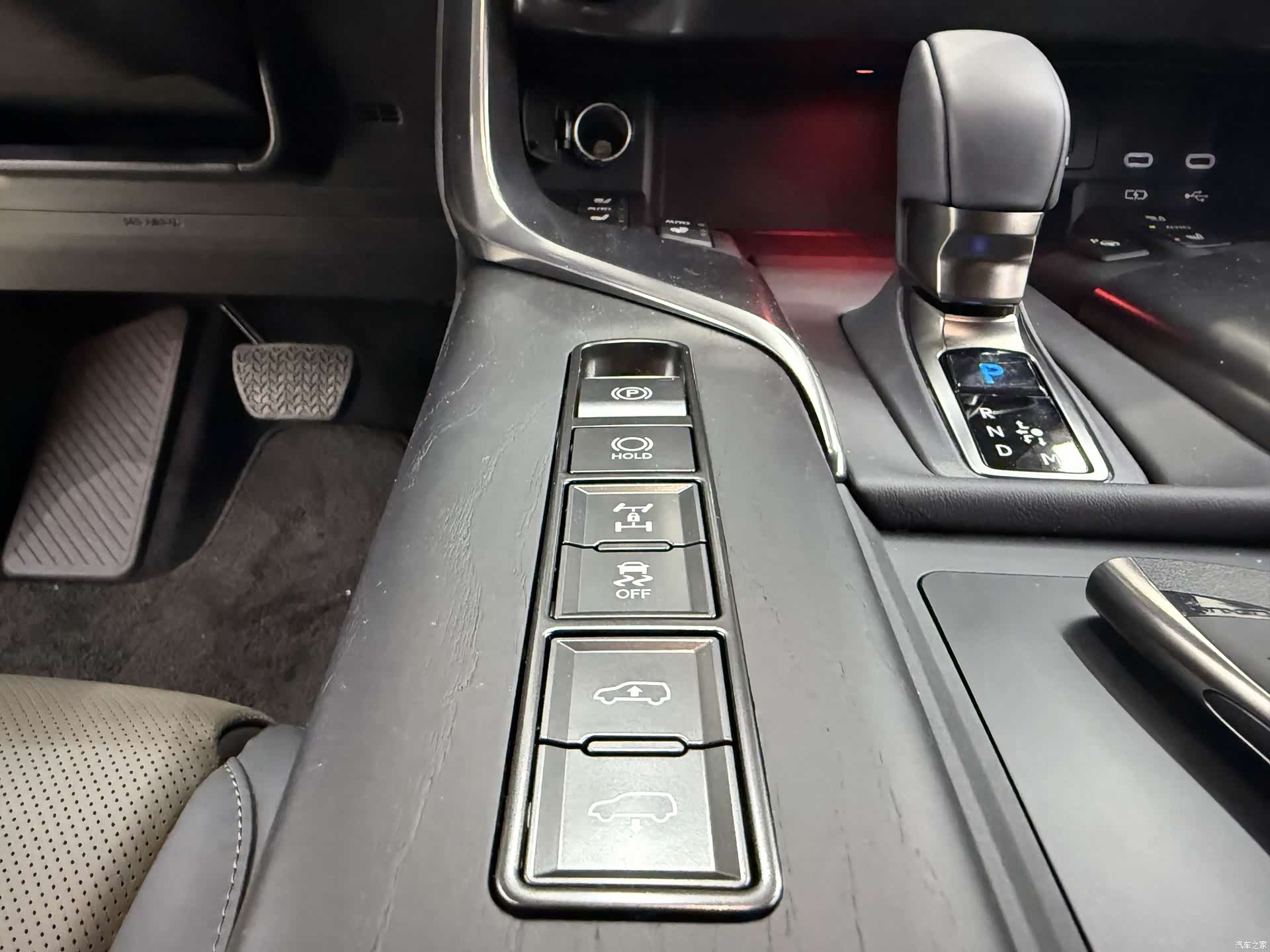 Lexus LX, 2025 14