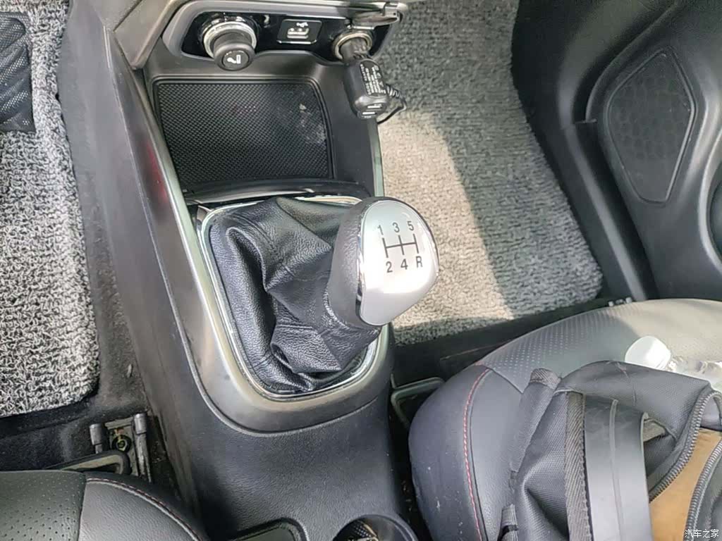 Changan CS15, 2016 14