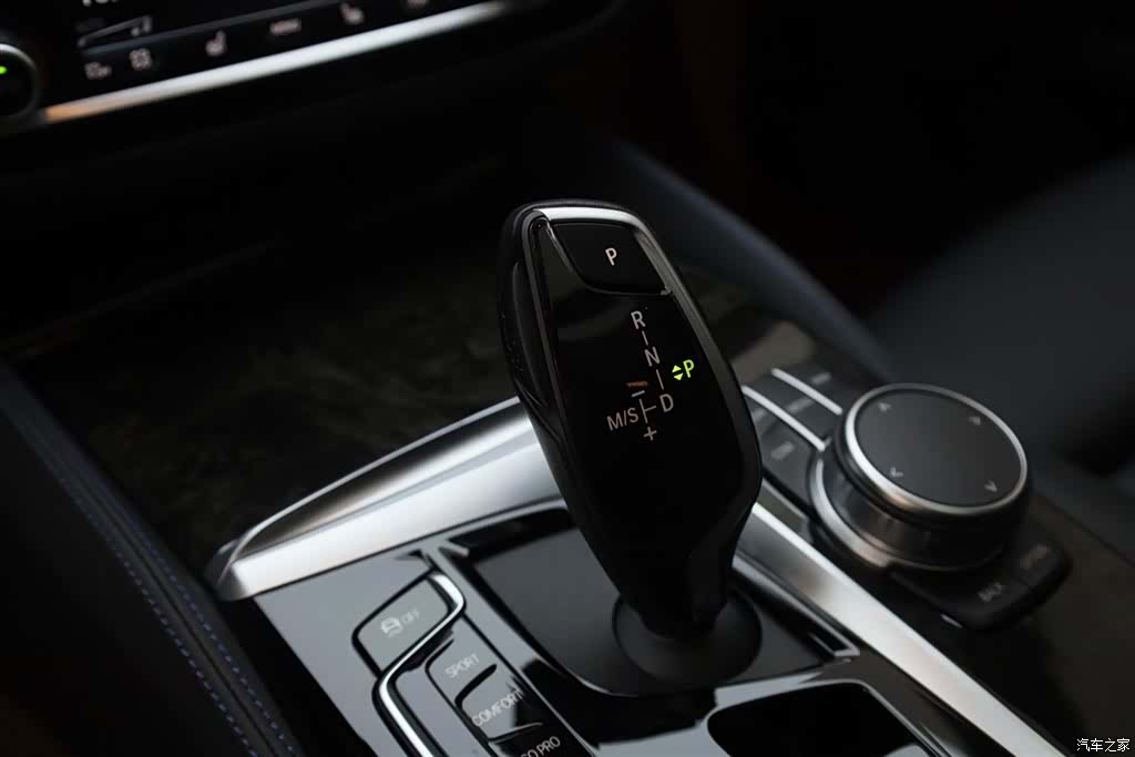 BMW 6 Series GT, 2024 29