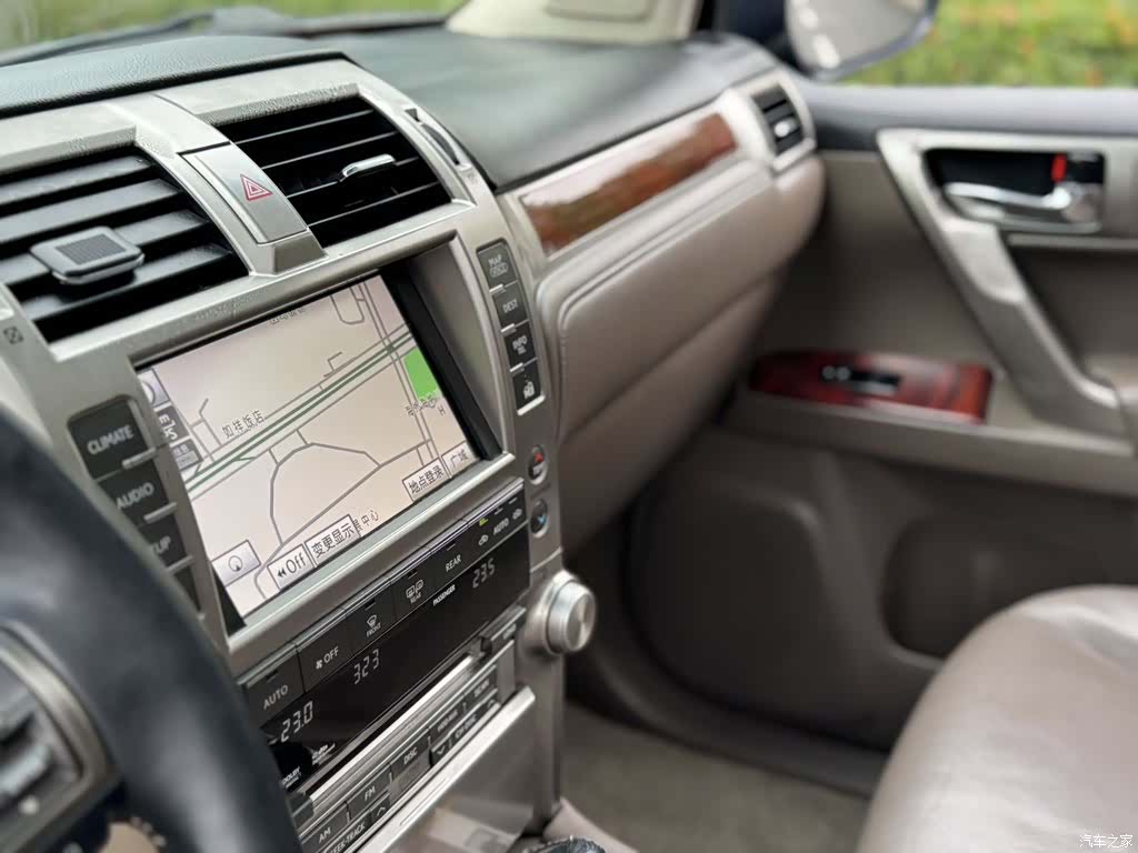 Lexus GX, 2013 8