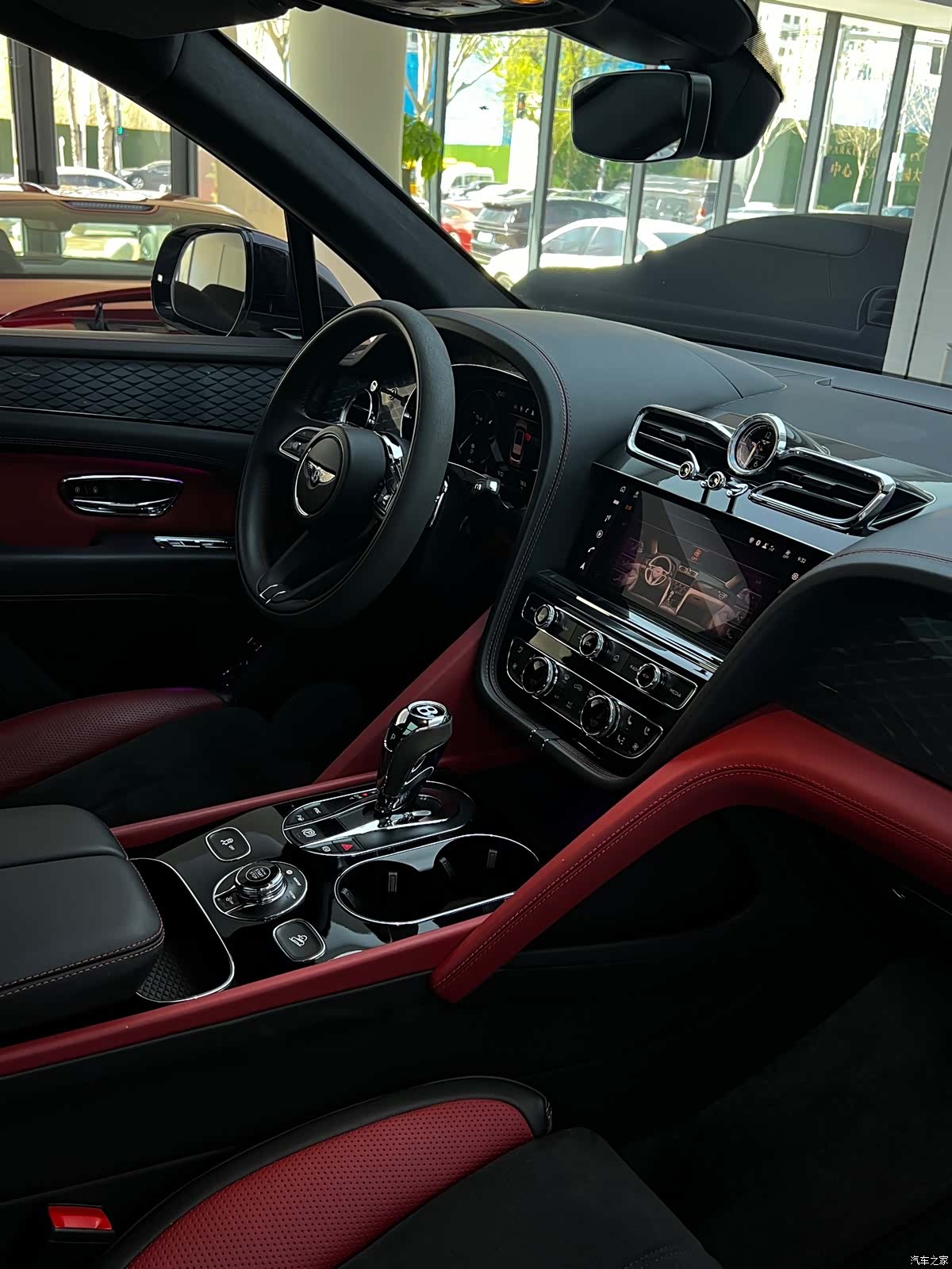 Bentley Bentayga, 2022 14