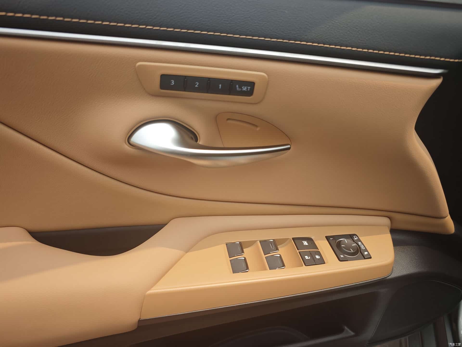 Lexus ES, 2025 10