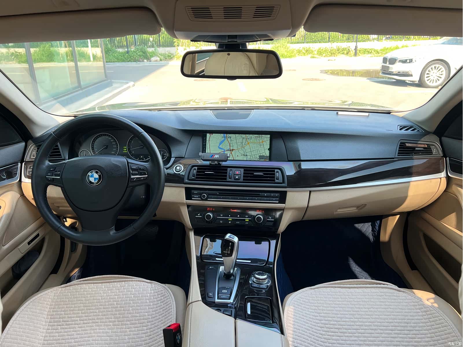 BMW 5 Series, 2011 25