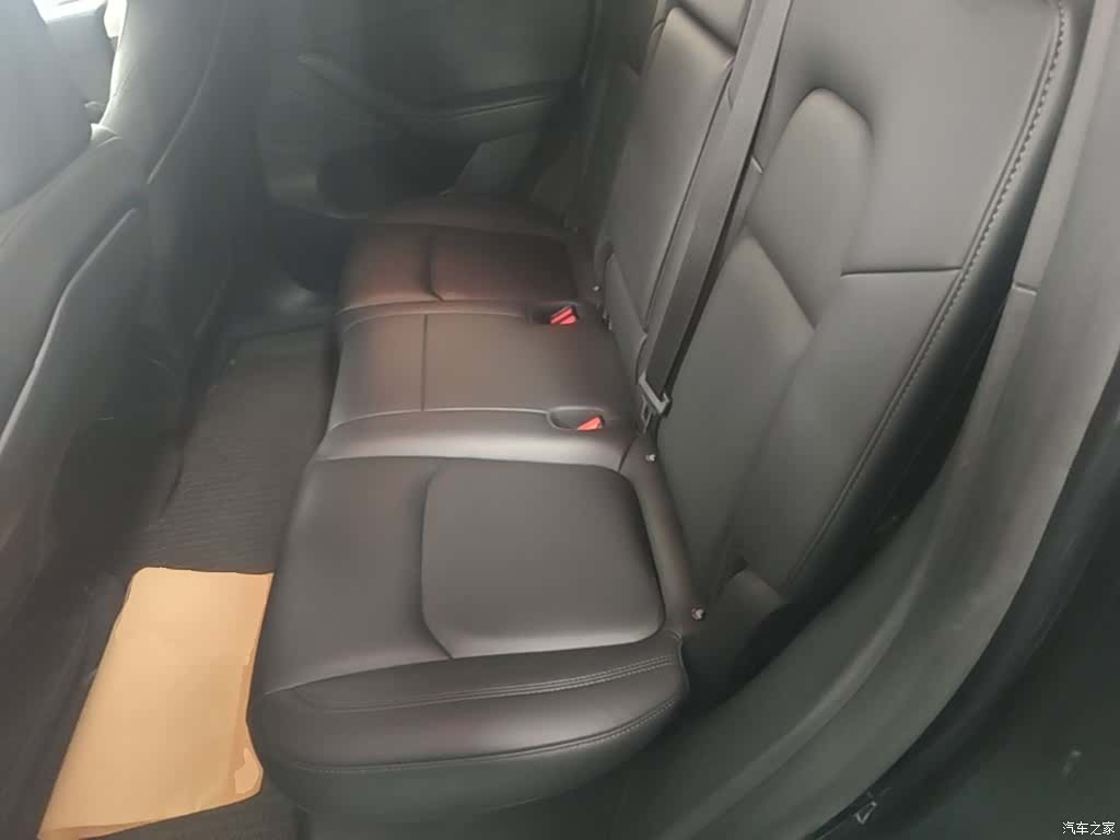 Tesla Model Y, 2024 17