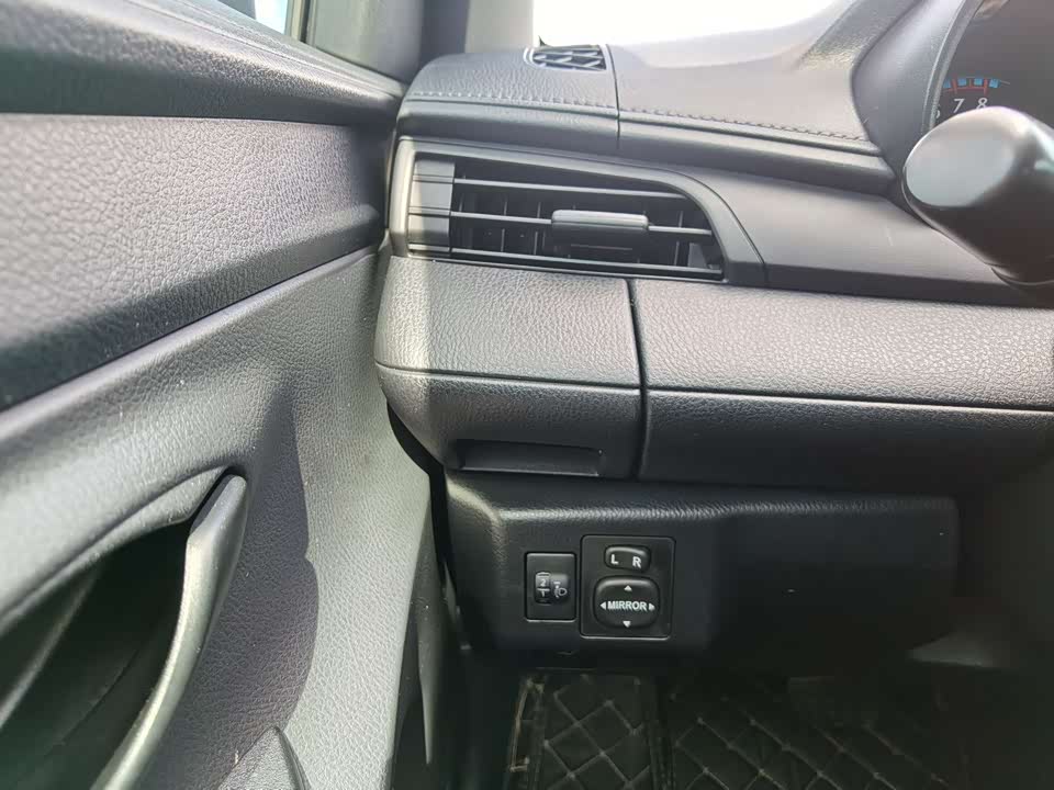 Toyota YARiS L to enjoy Toyota YARiS L to enjoy