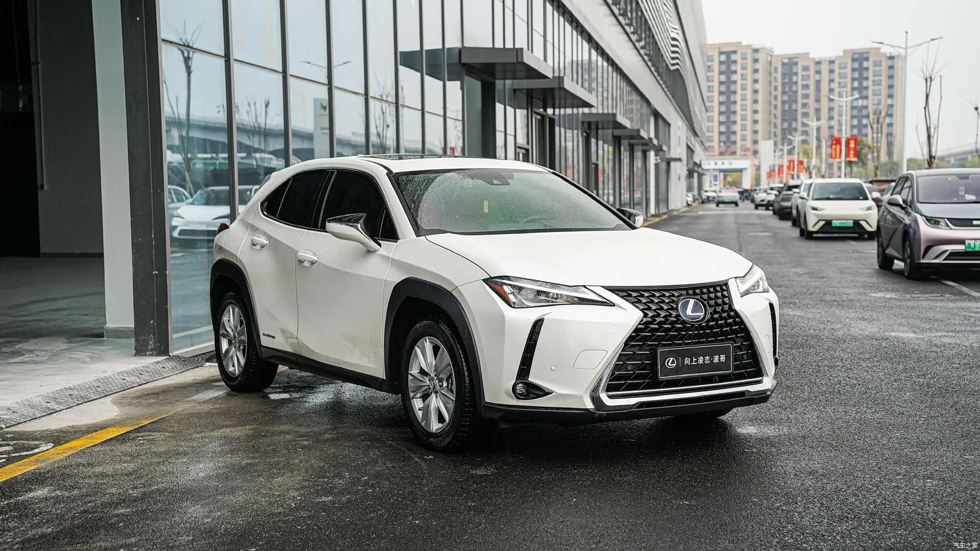 Lexus UX, 2021 3