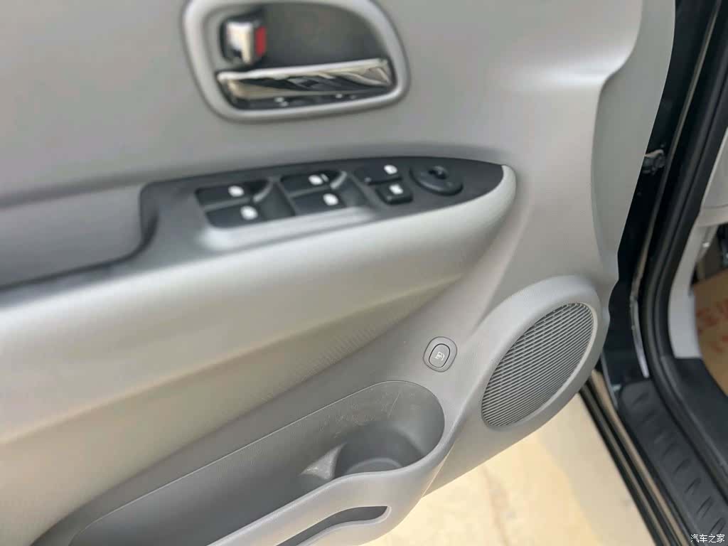 Kia 7, 2011 9