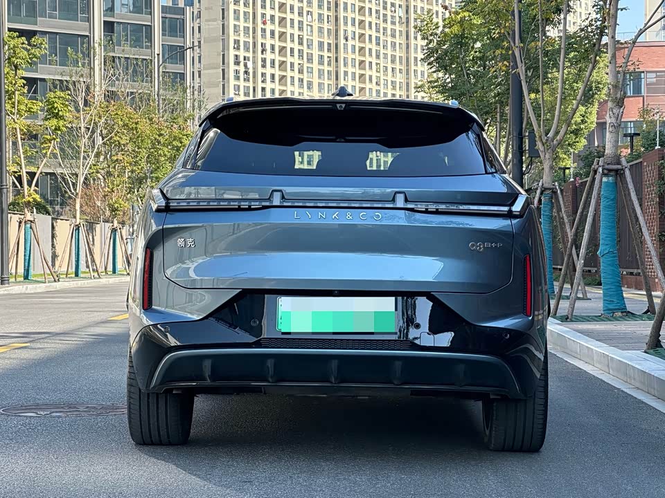 Lynk & Co 08 EM-P
