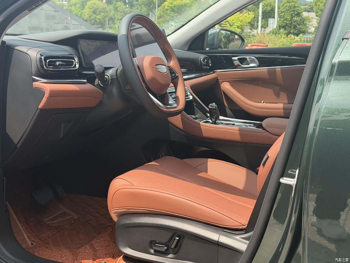 Geely Emgrand, 2025 15