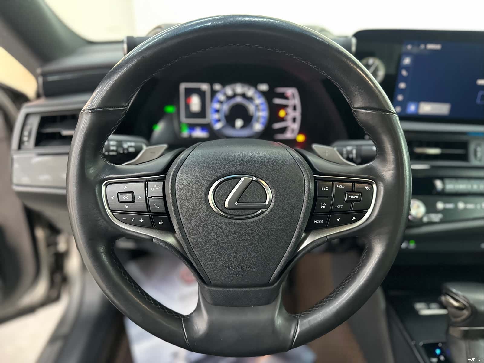 Lexus ES, 2023 9