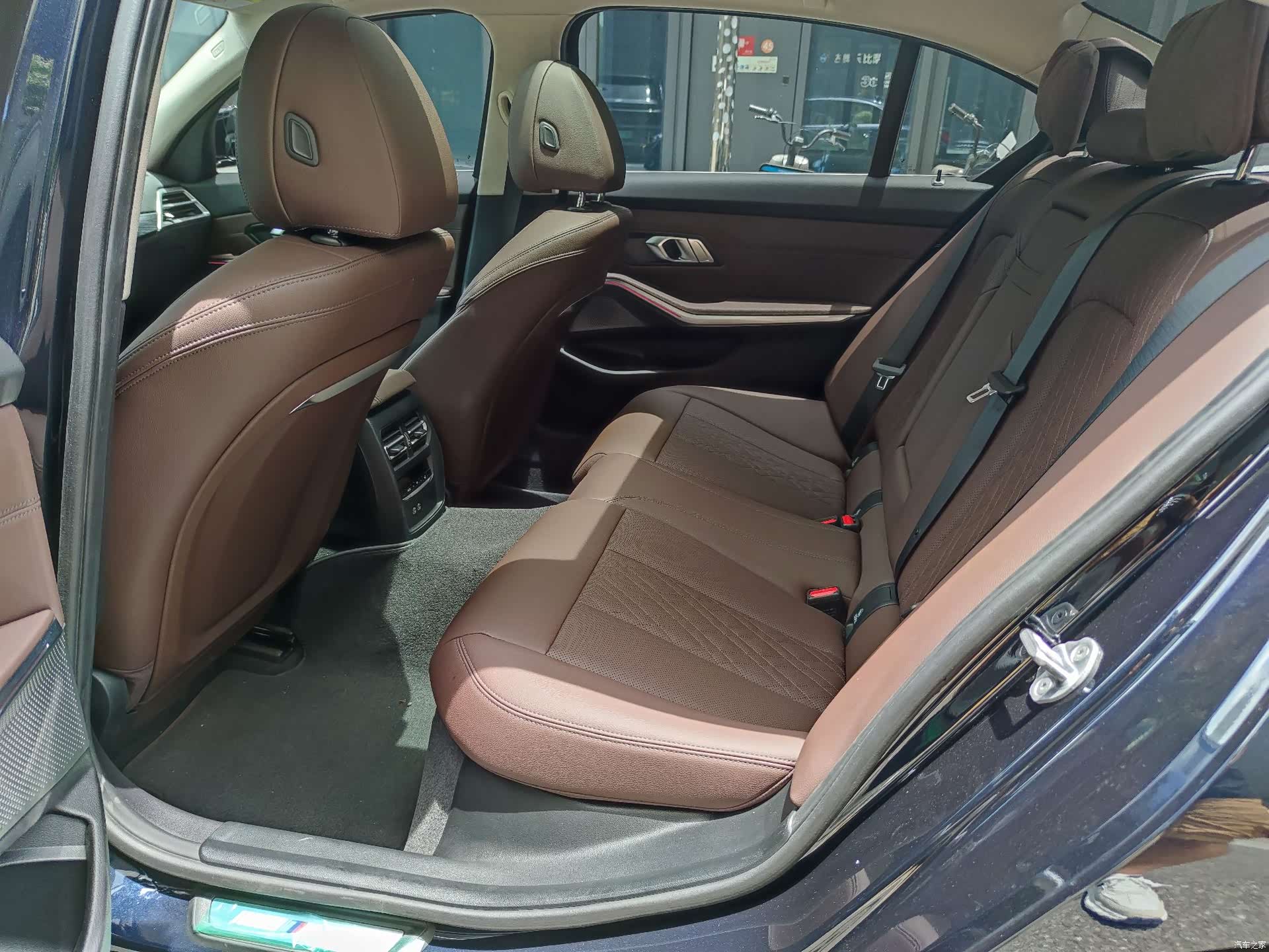 BMW 3 Series, 2024 7
