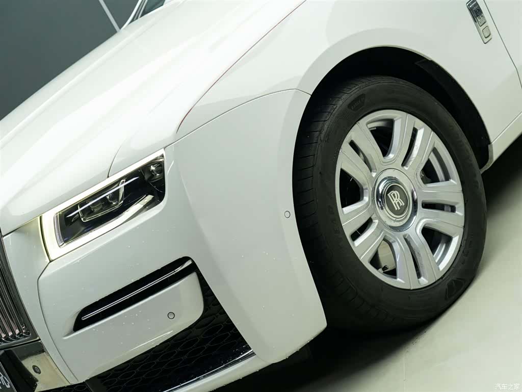 Rolls-Royce Ghost, 2022 3