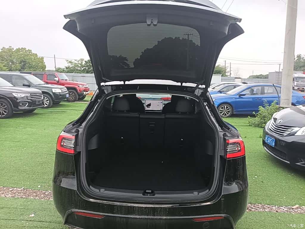 Tesla Model Y, 2023 19