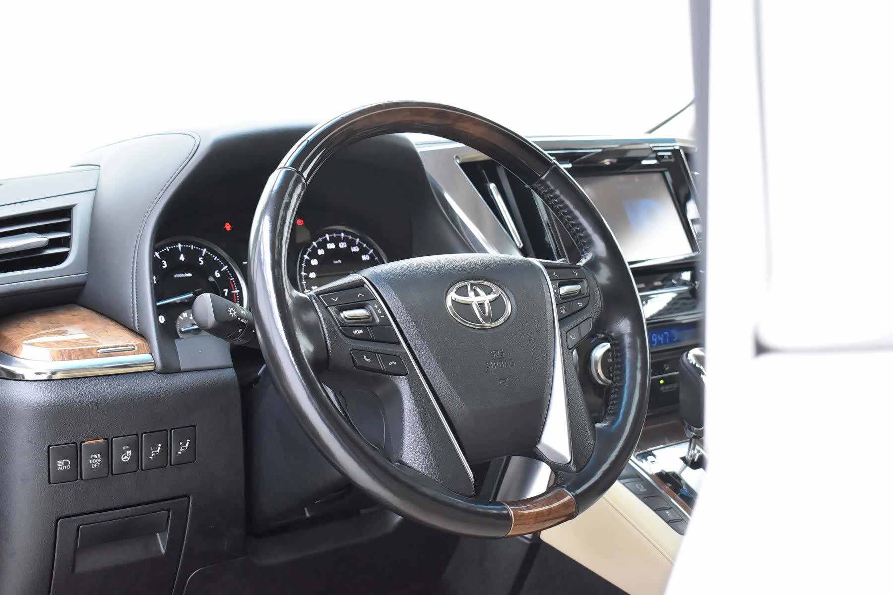 Toyota Alphard, 2017 13