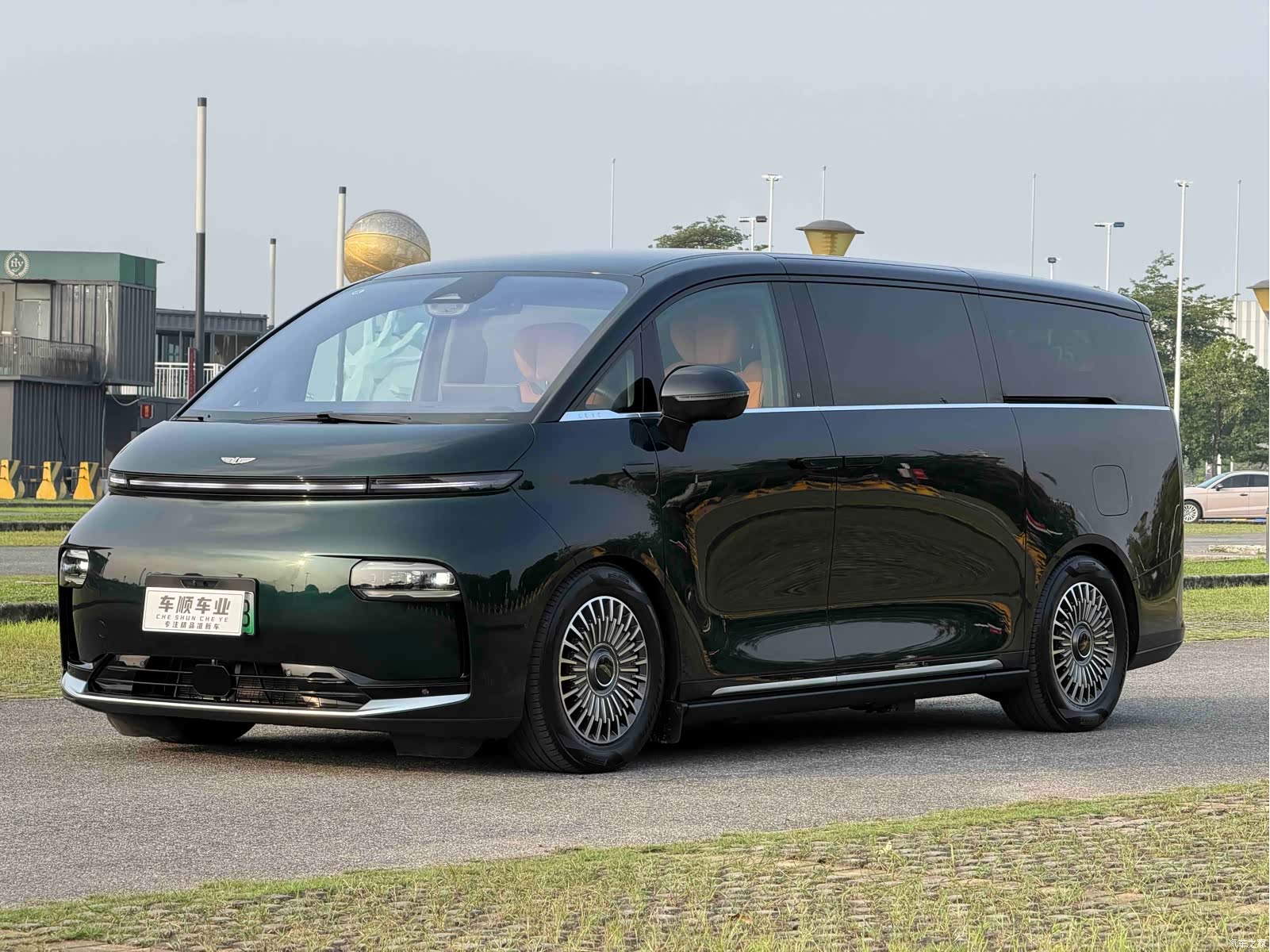 LEVC L380, 2025 1