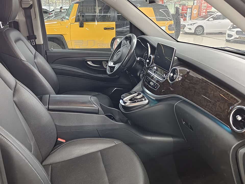 Mercedes-Benz V-class