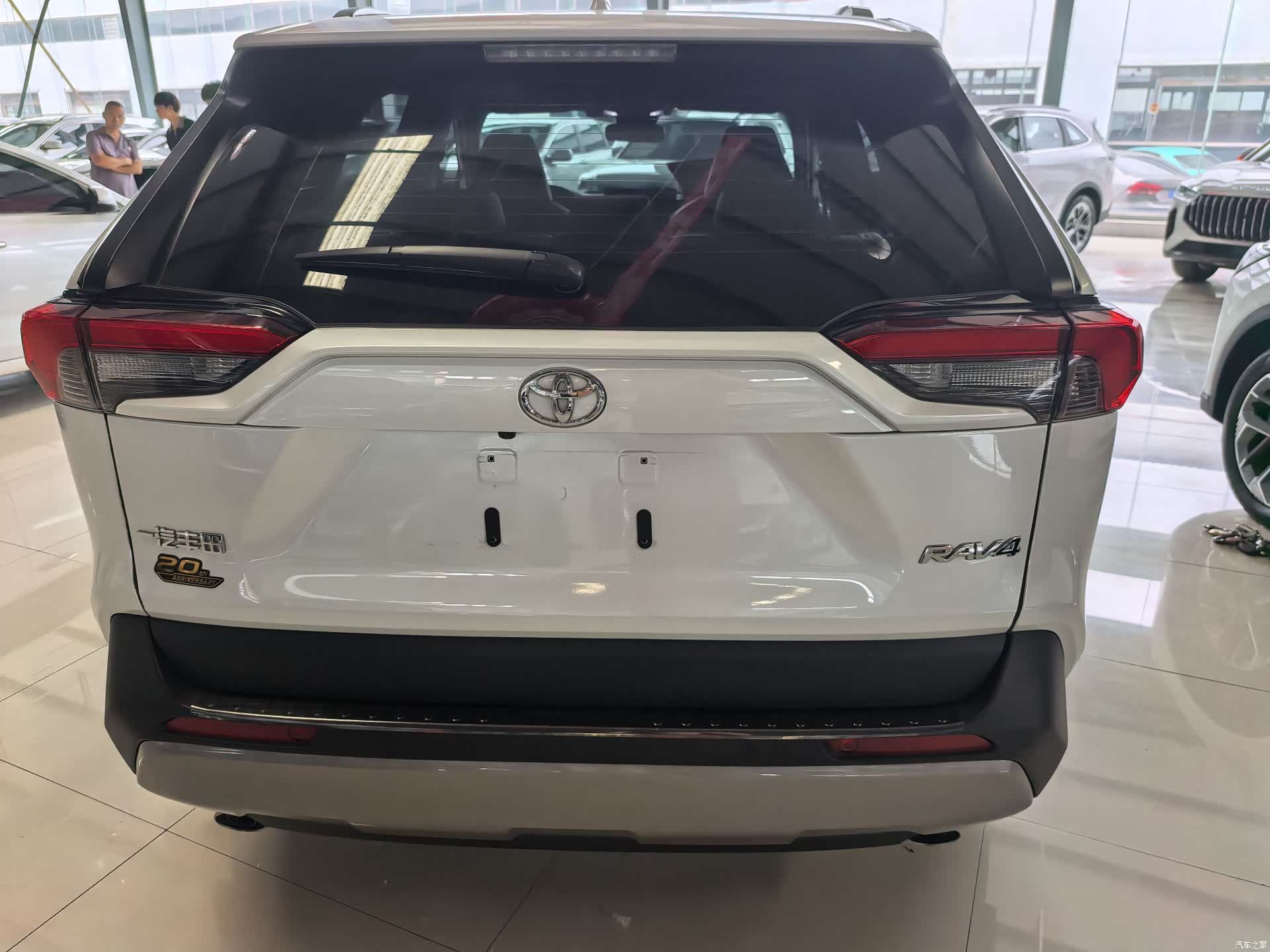 Toyota RAV4, 2023 все фото