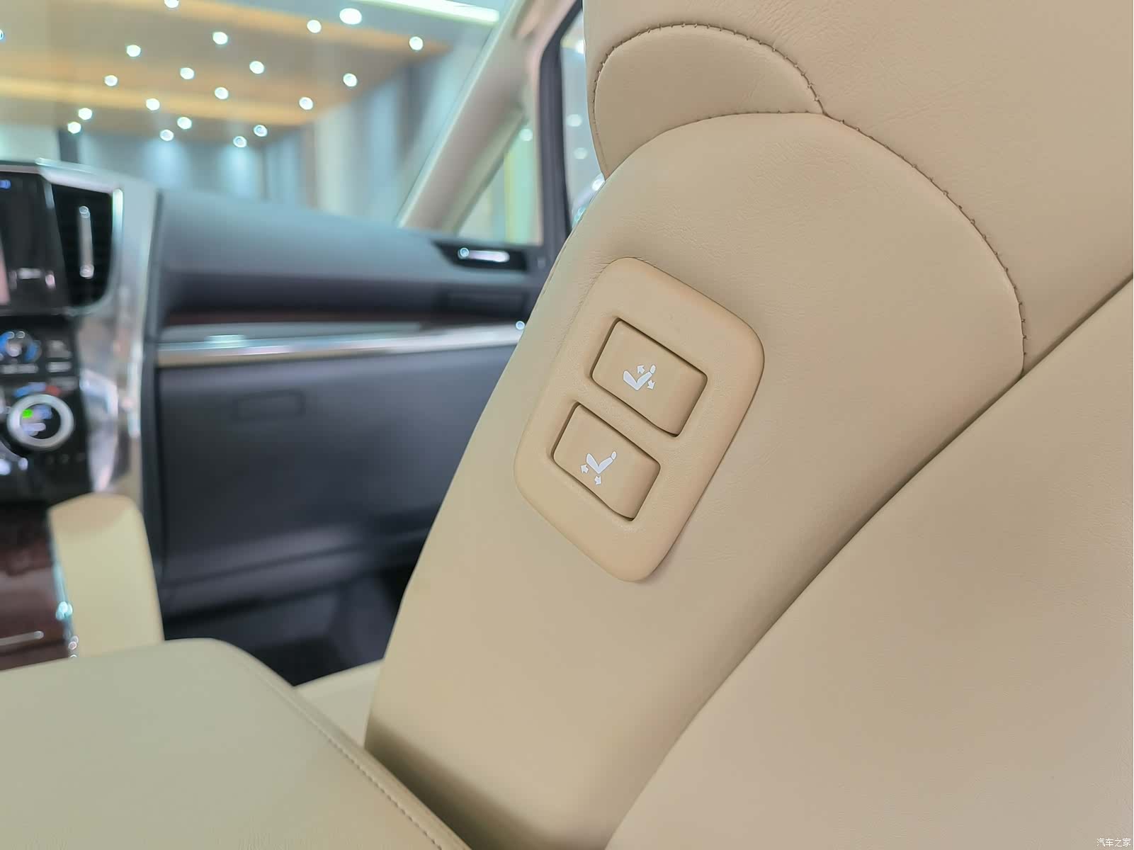 Toyota Alphard, 2018 10